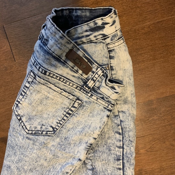 Jeans - Picture 2 of 2